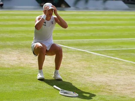 Iga Swiateková reaguje po víťazstve vo finále Wimbledonu 2025.