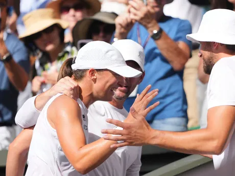 Iga Swiateková reaguje po víťazstve vo finále Wimbledonu 2025.