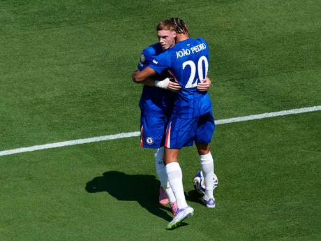 Cole Palmer sa teší po strelenom góle v zápase Chelsea FC - Paríž St. Germain vo finále MS klubov FIFA 2025.