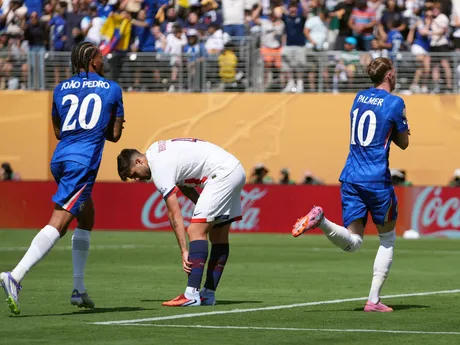 Cole Palmer sa teší po strelenom góle v zápase Chelsea FC - Paríž St. Germain vo finále MS klubov FIFA 2025.