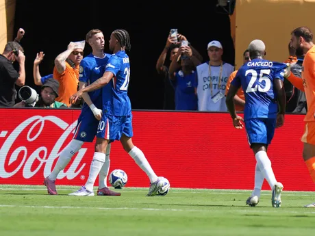 Cole Palmer sa teší po strelenom góle v zápase Chelsea FC - Paríž St. Germain vo finále MS klubov FIFA 2025.