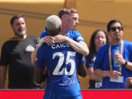 Cole Palmer sa teší po strelenom góle v zápase Chelsea FC - Paríž St. Germain vo finále MS klubov FIFA 2025.