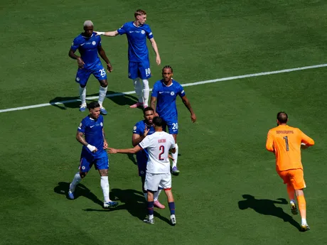Cole Palmer sa teší po strelenom góle v zápase Chelsea FC - Paríž St. Germain vo finále MS klubov FIFA 2025.