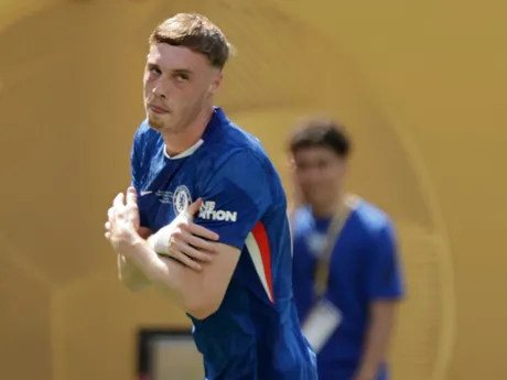 Cole Palmer sa teší po strelenom góle v zápase Chelsea FC - Paríž St. Germain vo finále MS klubov FIFA 2025.