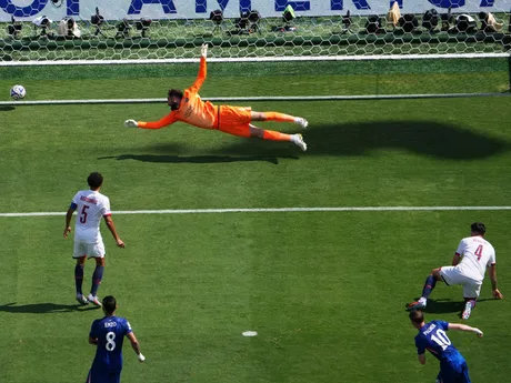 Cole Palmer strieľa gól v zápase Chelsea FC - Paríž St. Germain vo finále MS klubov FIFA 2025.