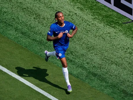Joao Pedro sa teší po strelenom góle v zápase Chelsea FC - Paríž St. Germain vo finále MS klubov FIFA 2025.