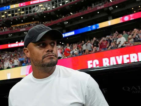 Tréner Bayernu Vincent Kompany pred zápasom štvrťfinále na MS klubov 2025: Paríž St. Germain - Bayern Mníchov.