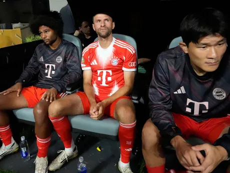 Futbalista Bayernu Thomas Müller pred zápasom štvrťfinále na MS klubov 2025: Paríž St. Germain - Bayern Mníchov.