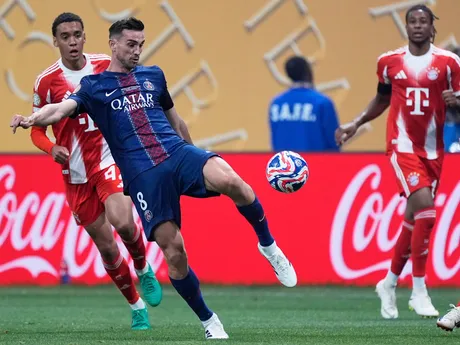 Futbalista PSG Fabian Ruiz v zápase štvrťfinále na MS klubov 2025: Paríž St. Germain - Bayern Mníchov.