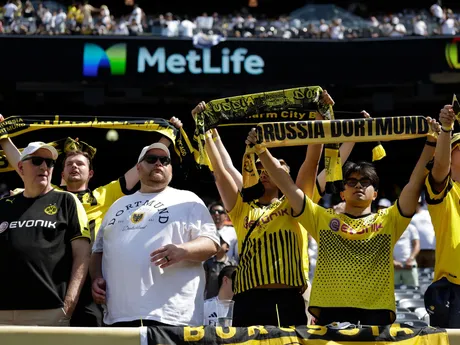 Fanúšikovia Dortmundu v zápase štvrťfinále na MS klubov 2025: Real Madrid - Borussia Dortmund.