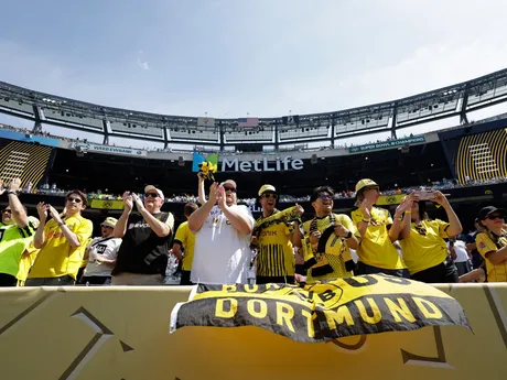 Fanúšikovia Dortmundu v zápase štvrťfinále na MS klubov 2025: Real Madrid - Borussia Dortmund.