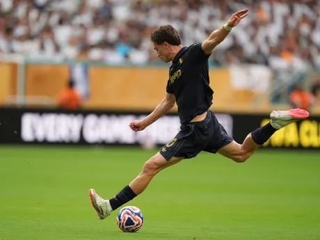 Kenan Yildiz strieľa počas osemfinálového zápasu Real Madrid - Juventus Turín na MS klubov 2025.