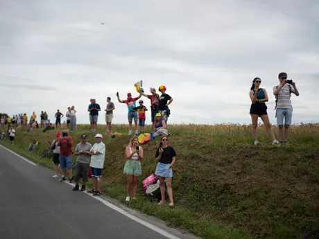 Fanúšikovia počas 1. etapy na Tour de France 2025.