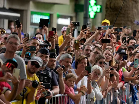 Fanúšikovia počas 1. etapy na Tour de France 2025.