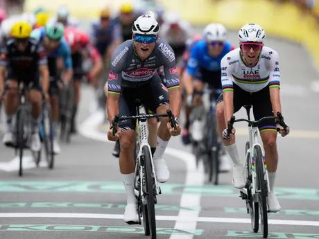 Mathieu van der Poel víťazí v 2. etape Tour de France 2025.
