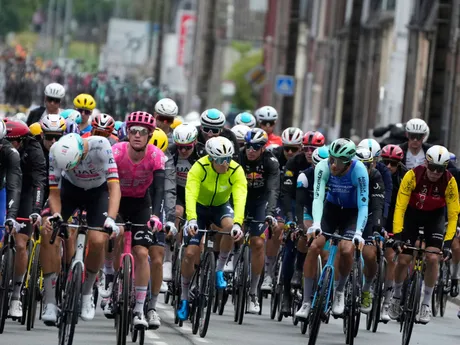 Momentka z 3. etapy na Tour de France 2025.