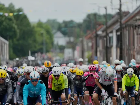 Momentka z 3. etapy na Tour de France 2025.