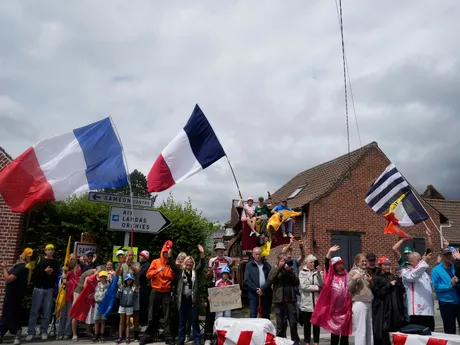Momentka z 3. etapy na Tour de France 2025.