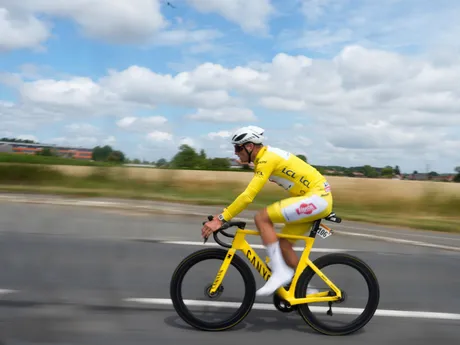 Momentka z 3. etapy na Tour de France 2025.