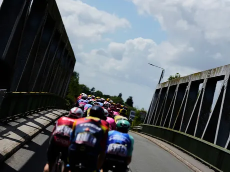Momentka z 3. etapy na Tour de France 2025.