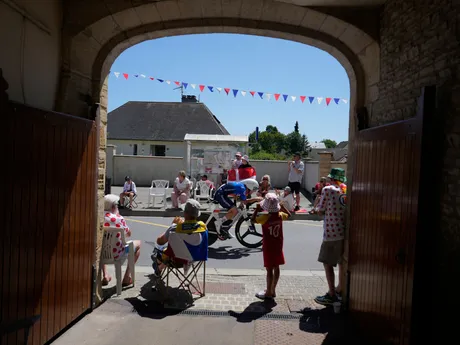Diváci počas časovky v 5. etape Tour de France 2025