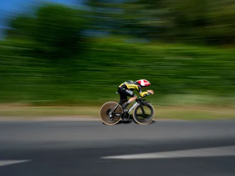 Jonas Vingegaard počas časovky v 5. etape Tour de France 2025