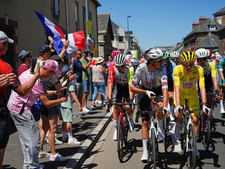 Momentka z 8. etapy na Tour de France 2025.