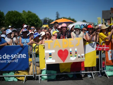 Momentka z 8. etapy na Tour de France 2025.