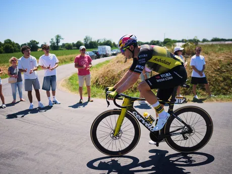 Momentka z 8. etapy na Tour de France 2025.