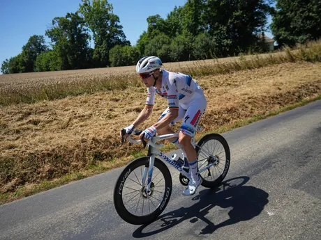 Momentka z 8. etapy na Tour de France 2025.