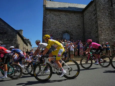 Momentka z 8. etapy na Tour de France 2025.