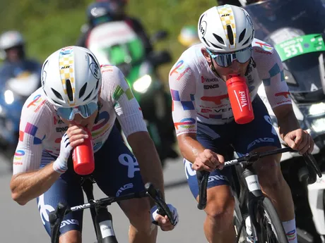 Momentka z 8. etapy na Tour de France 2025.