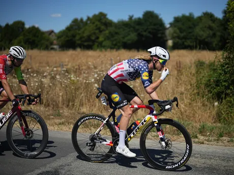 Momentka z 8. etapy na Tour de France 2025.