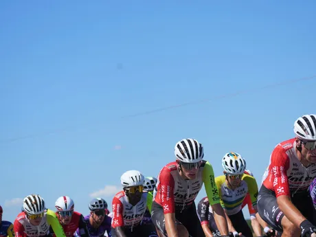 Momentka z 8. etapy na Tour de France 2025.