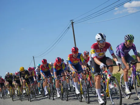 Momentka z 8. etapy na Tour de France 2025.