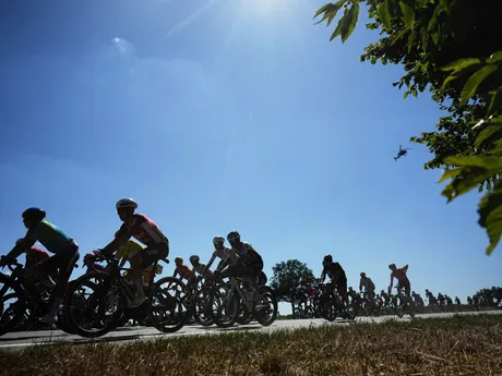 Momentka z 8. etapy na Tour de France 2025.