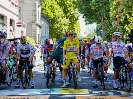 Momentka z 9. etapy na Tour de France 2025.