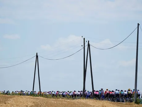 Momentka z 9. etapy na Tour de France 2025.