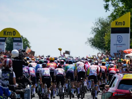 Momentka z 9. etapy na Tour de France 2025.