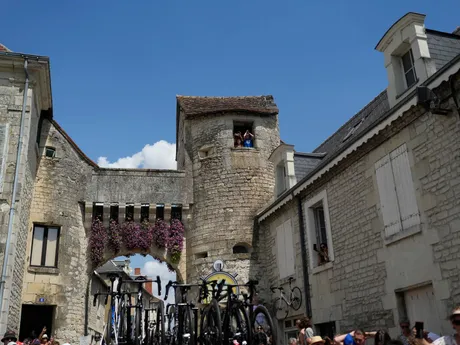 Momentka z 9. etapy na Tour de France 2025.