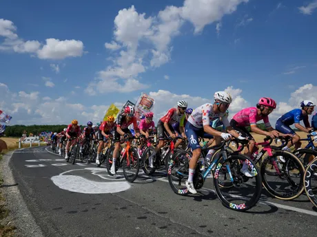 Momentka z 9. etapy na Tour de France 2025.