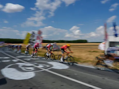 Momentka z 9. etapy na Tour de France 2025.