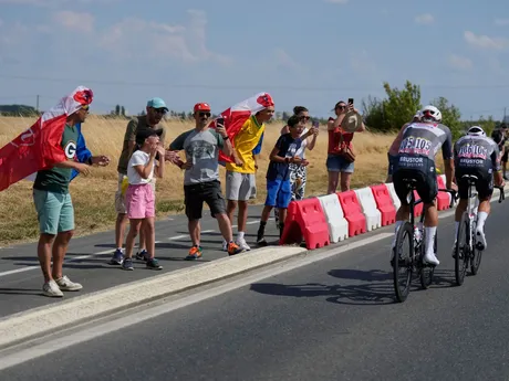 Momentka z 9. etapy na Tour de France 2025.