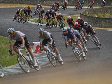 Momentka z 10. etapy na Tour de France 2025.