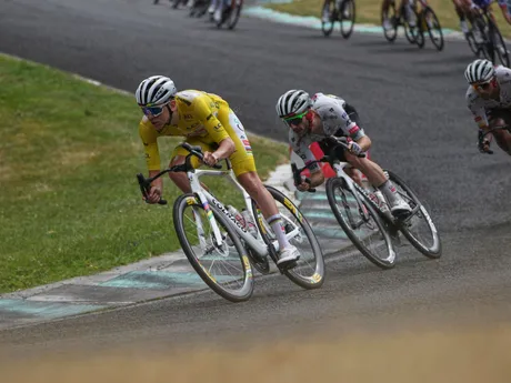 Momentka z 10. etapy na Tour de France 2025.