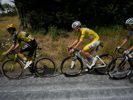 Momentka z 10. etapy na Tour de France 2025.