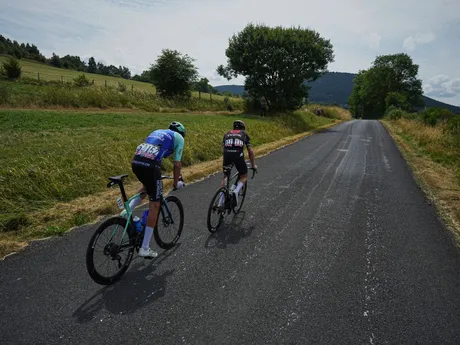 Momentka z 10. etapy na Tour de France 2025.