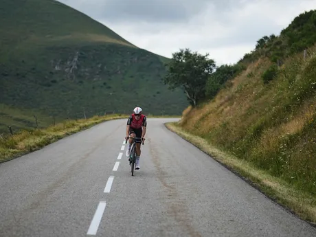 Momentka z 10. etapy na Tour de France 2025.