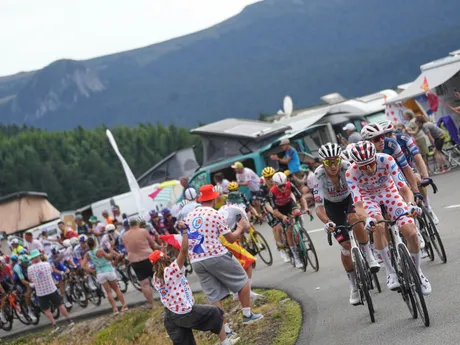 Momentka z 10. etapy na Tour de France 2025.