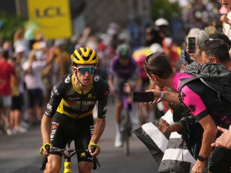 Simon Yates z Team Visma Lease a Bike vyhral 10. etapu na Tour de France 2025.
